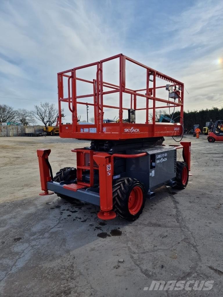 SkyJack SJ 6832 RT Platforme foarfeca