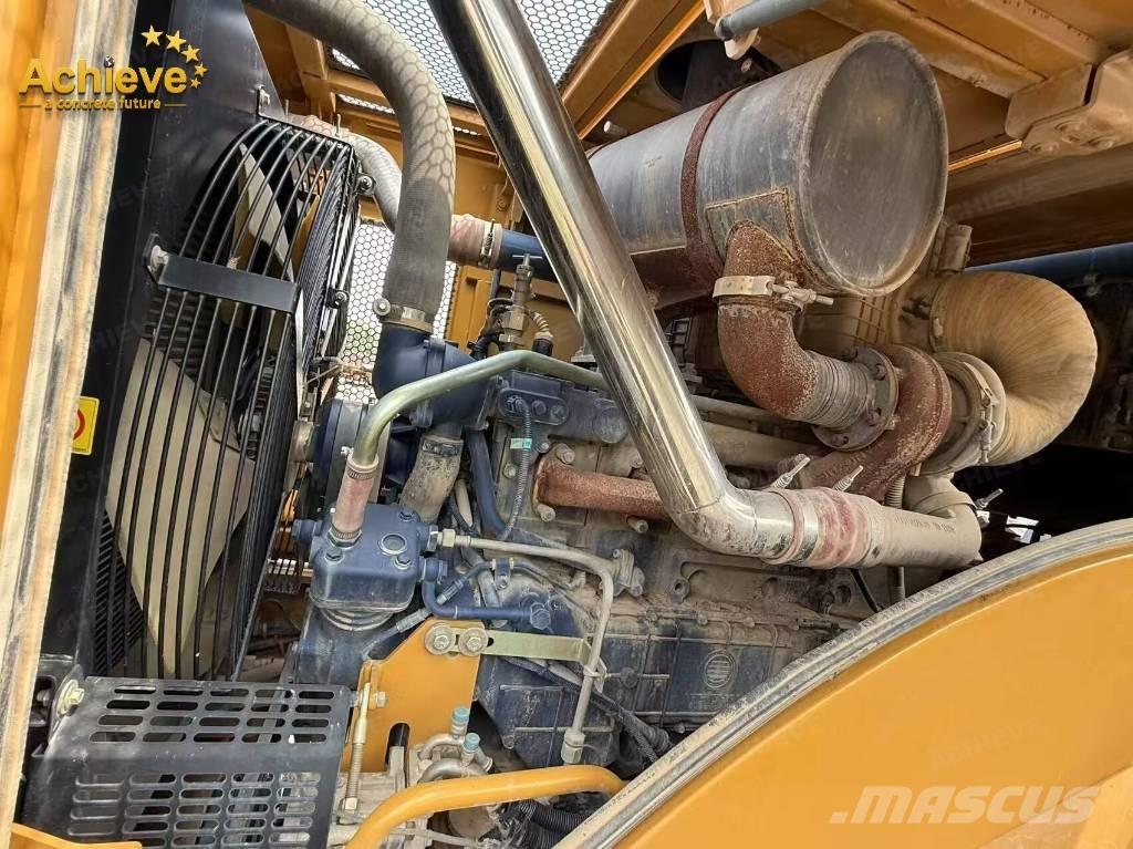 SEM 655D Incarcator pe pneuri