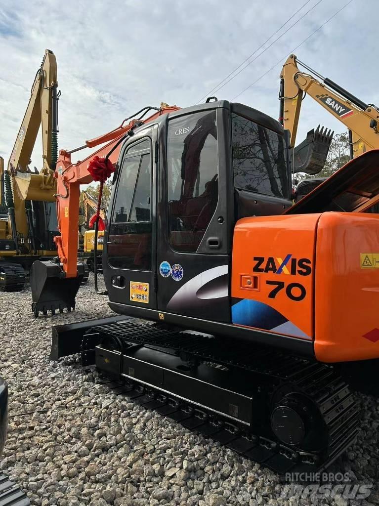Hitachi 70 Excavatoare pe șenile
