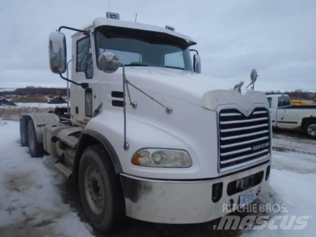 Mack CXU 613 Autotractoare