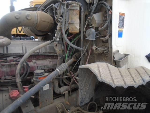 Mack CXU 613 Autotractoare