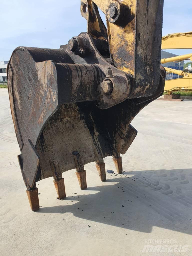 CAT M 318 Excavatoare cu roti