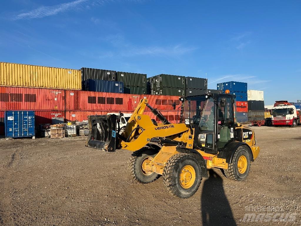 CAT 906M Incarcator pe pneuri