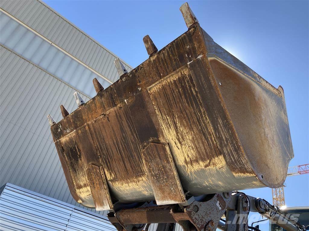 Liebherr L 546 Incarcator pe pneuri