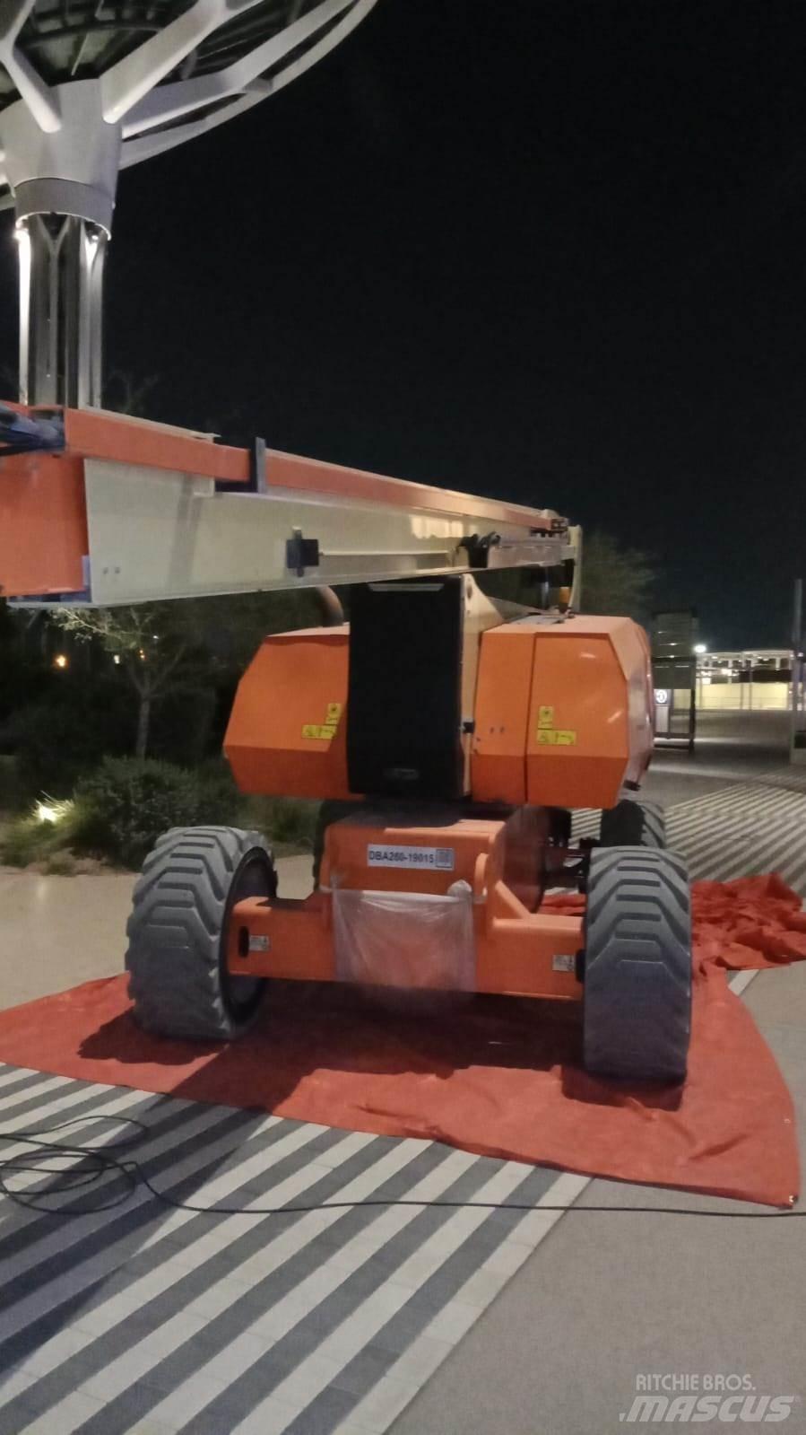 JLG 800AJ Nacele cu brat articulat