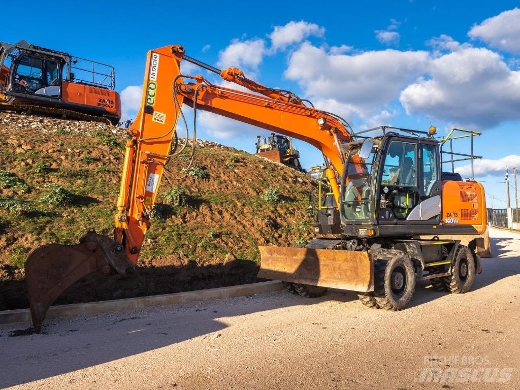 Hitachi 140W Excavatoare cu roti