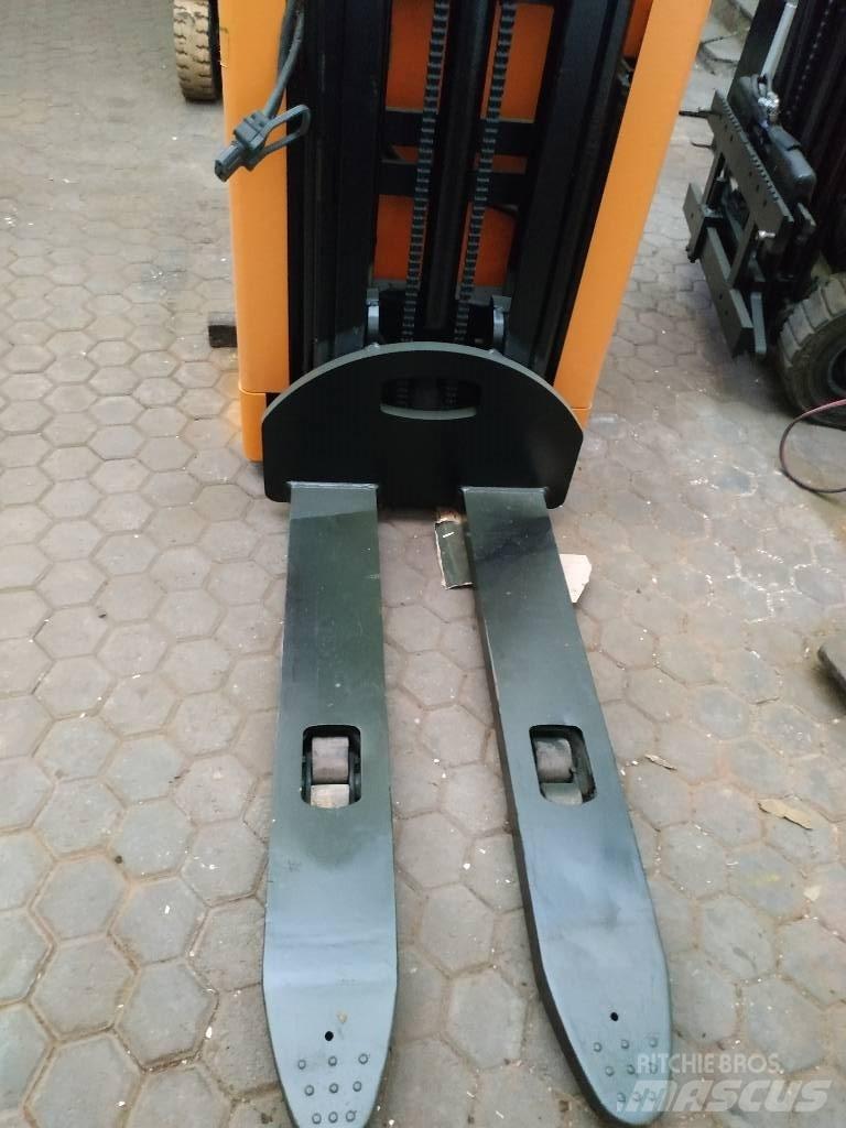Still Aufsitzstapler Stivuitor electric