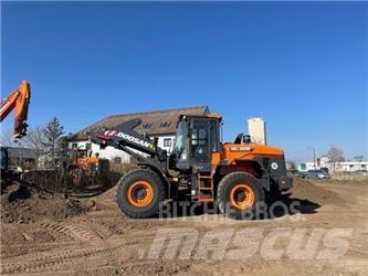 Doosan DL 220 Incarcator pe pneuri