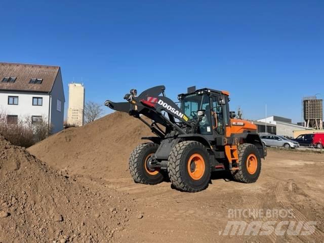 Doosan DL 220 Incarcator pe pneuri