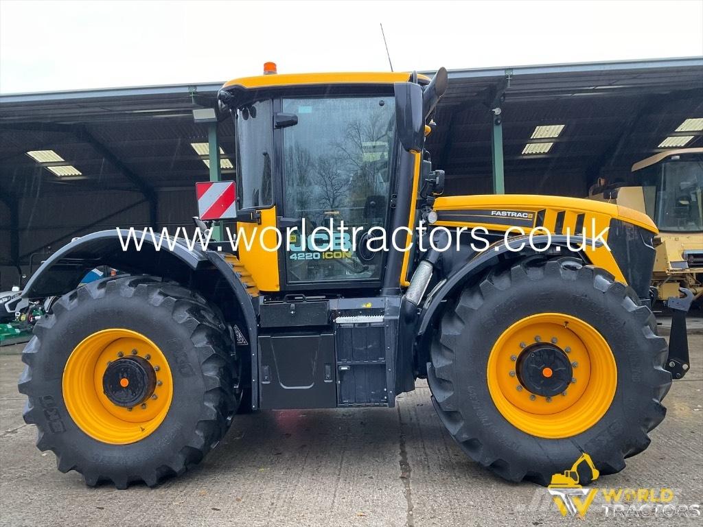 JCB Fastrac 4220 Tractoare