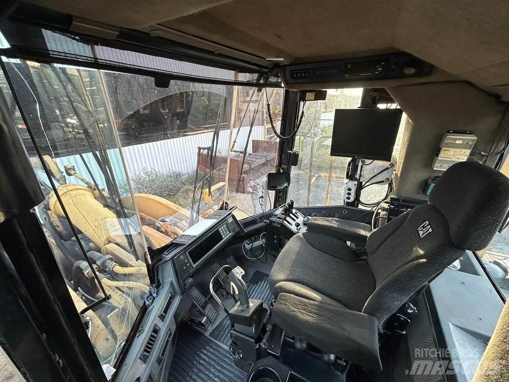 CAT 990 Incarcator pe pneuri