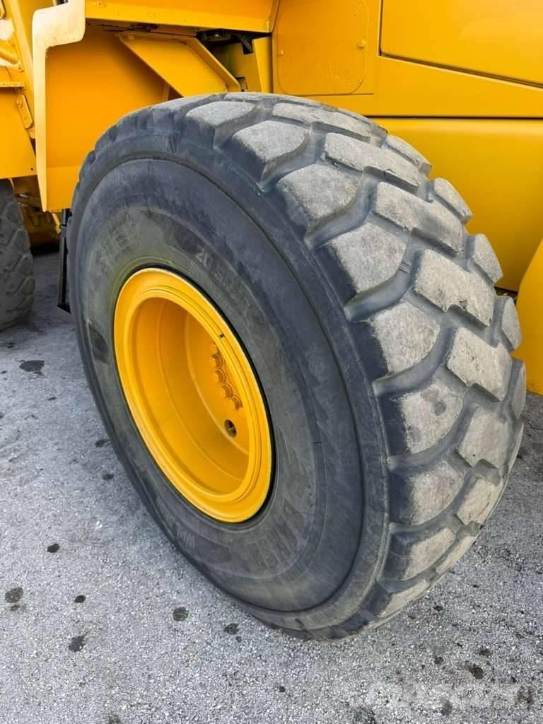 Komatsu WA 320-5L Incarcator pe pneuri