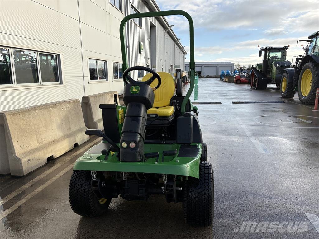 John Deere 1570 Riding mowers