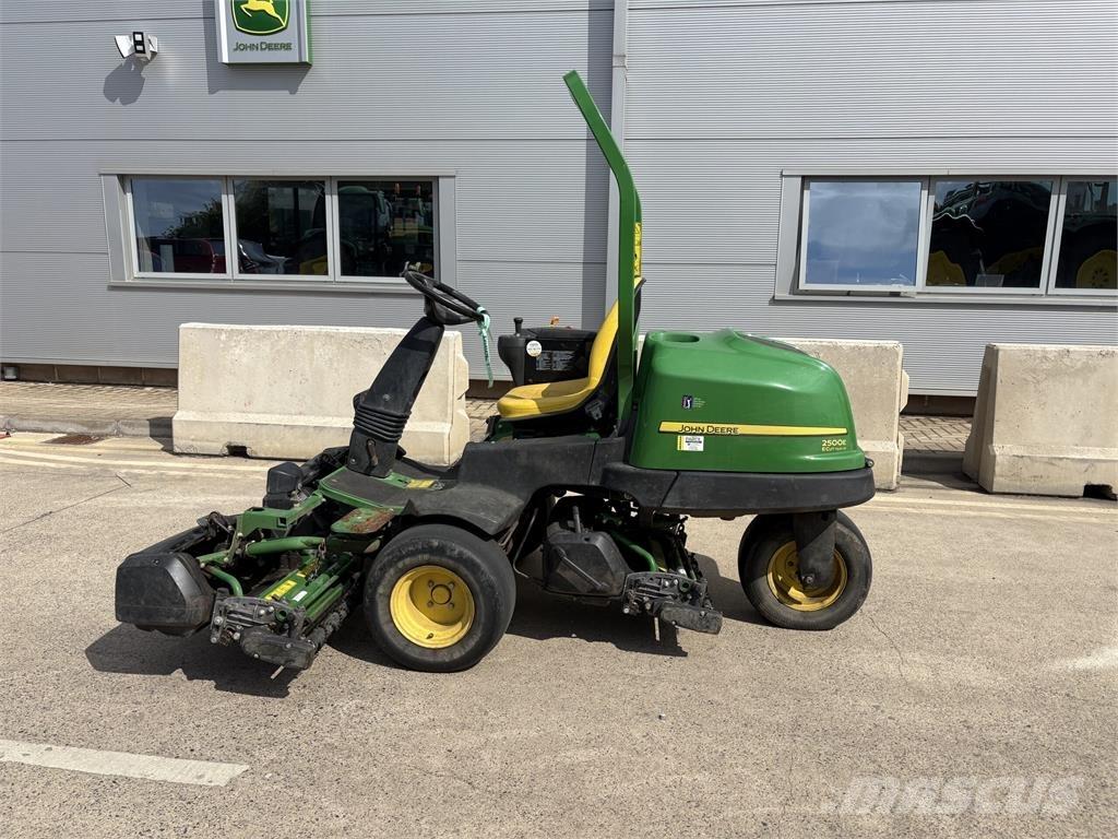 John Deere 2500E Masini de tuns