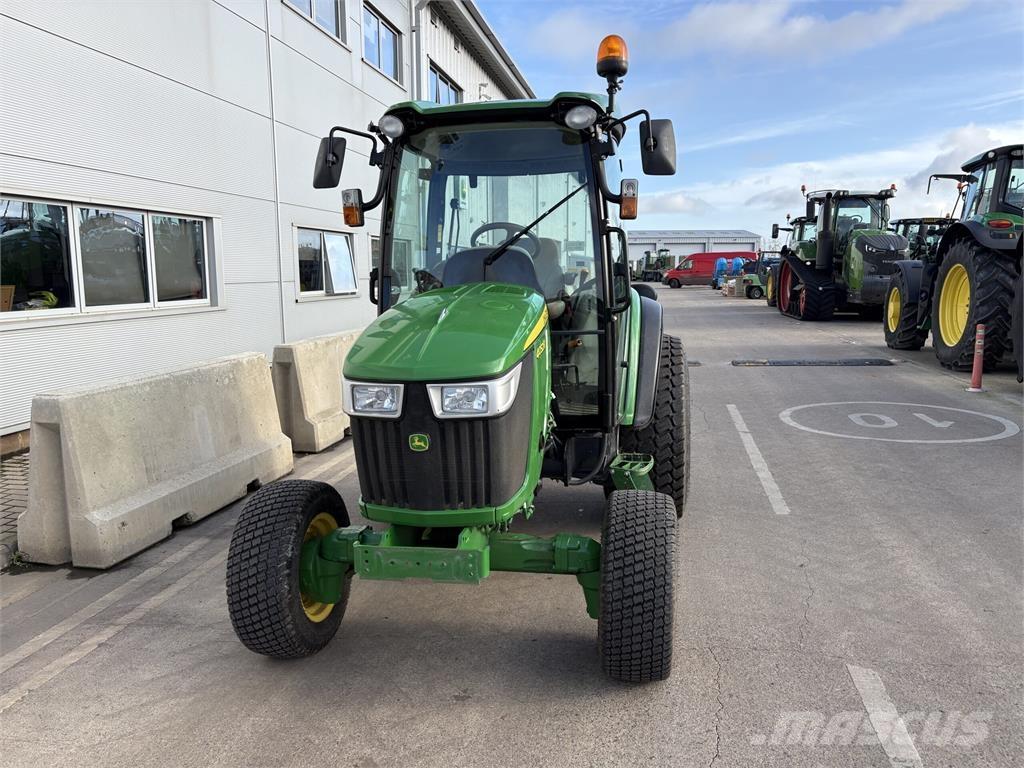 John Deere 4052R Tractoare compacte