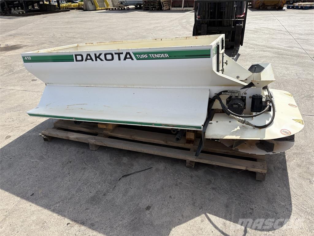 John Deere 410 Utilaje întreţinere terenuri - Altele