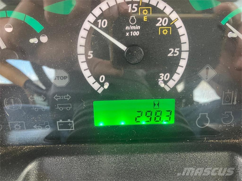 John Deere 5075E Tractoare