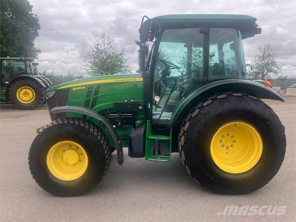 John Deere 5085M Tractoare