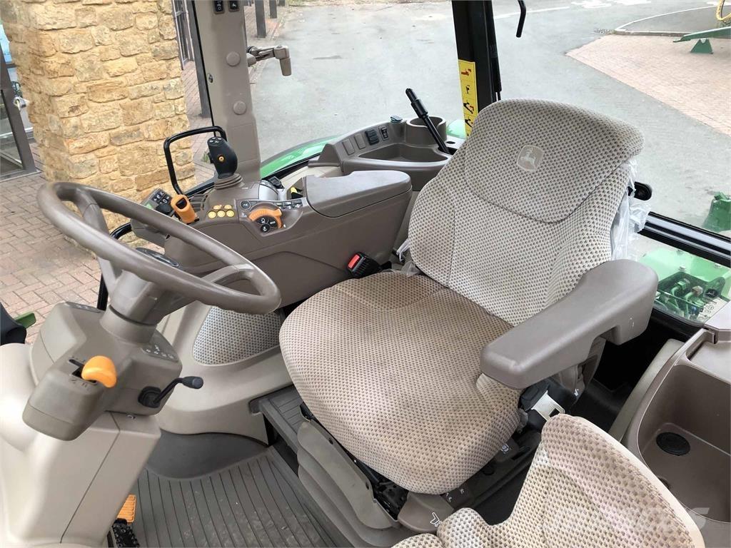 John Deere 5100R Tractoare