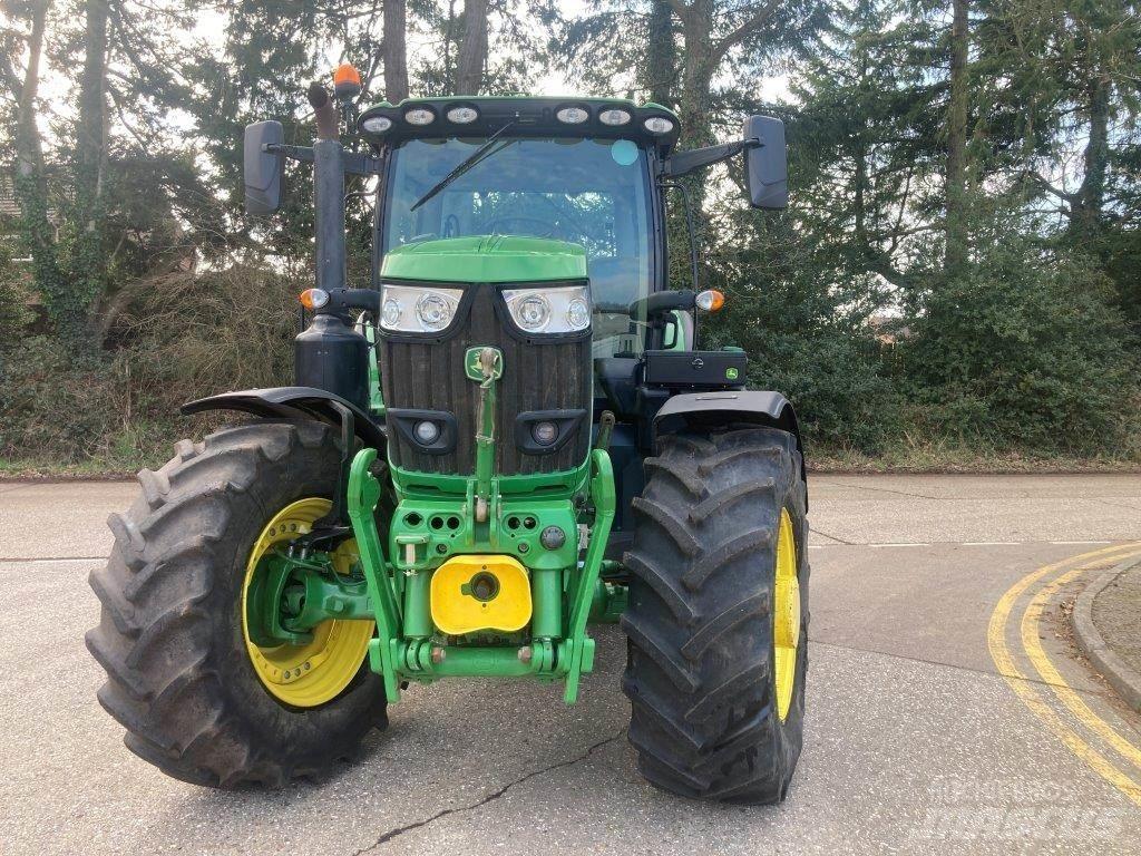 John Deere 6215R Tractoare