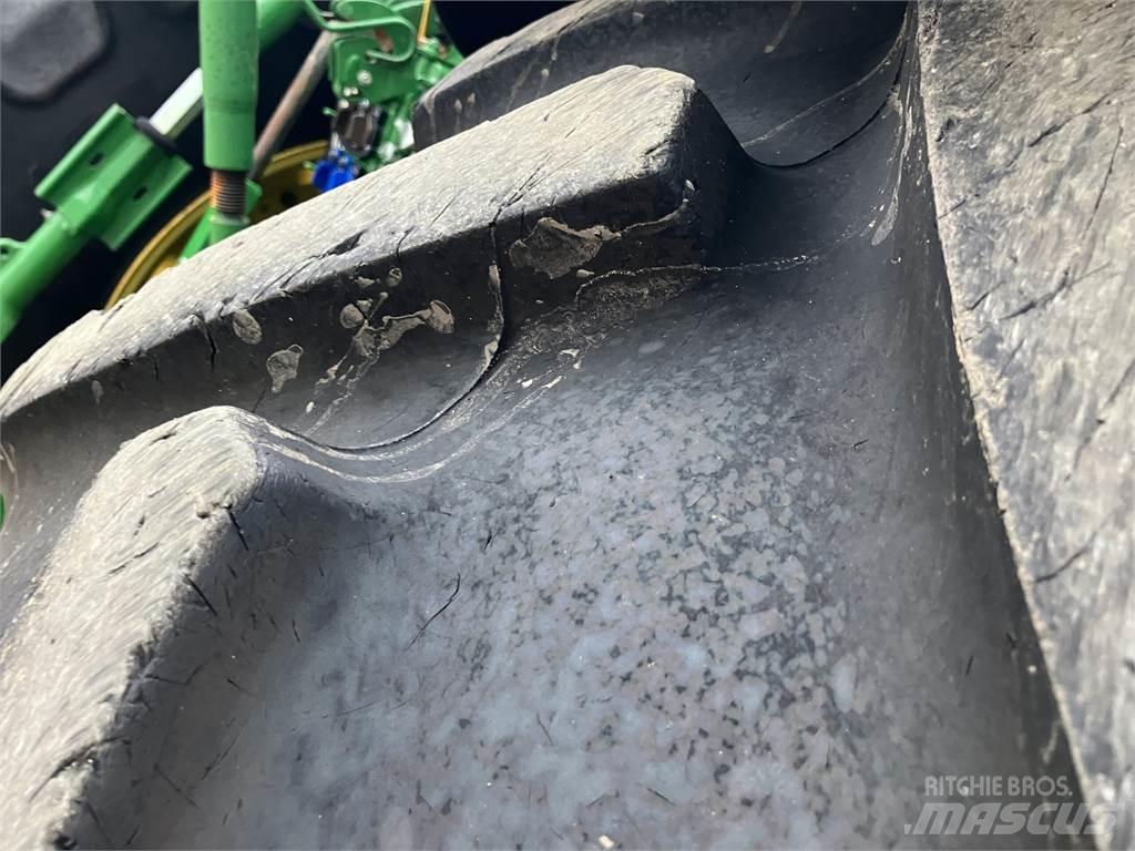 John Deere 6215R Tractoare