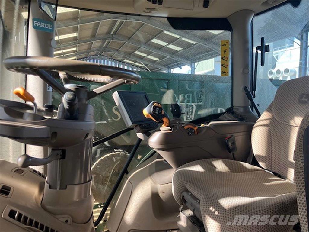 John Deere 6215R Tractoare