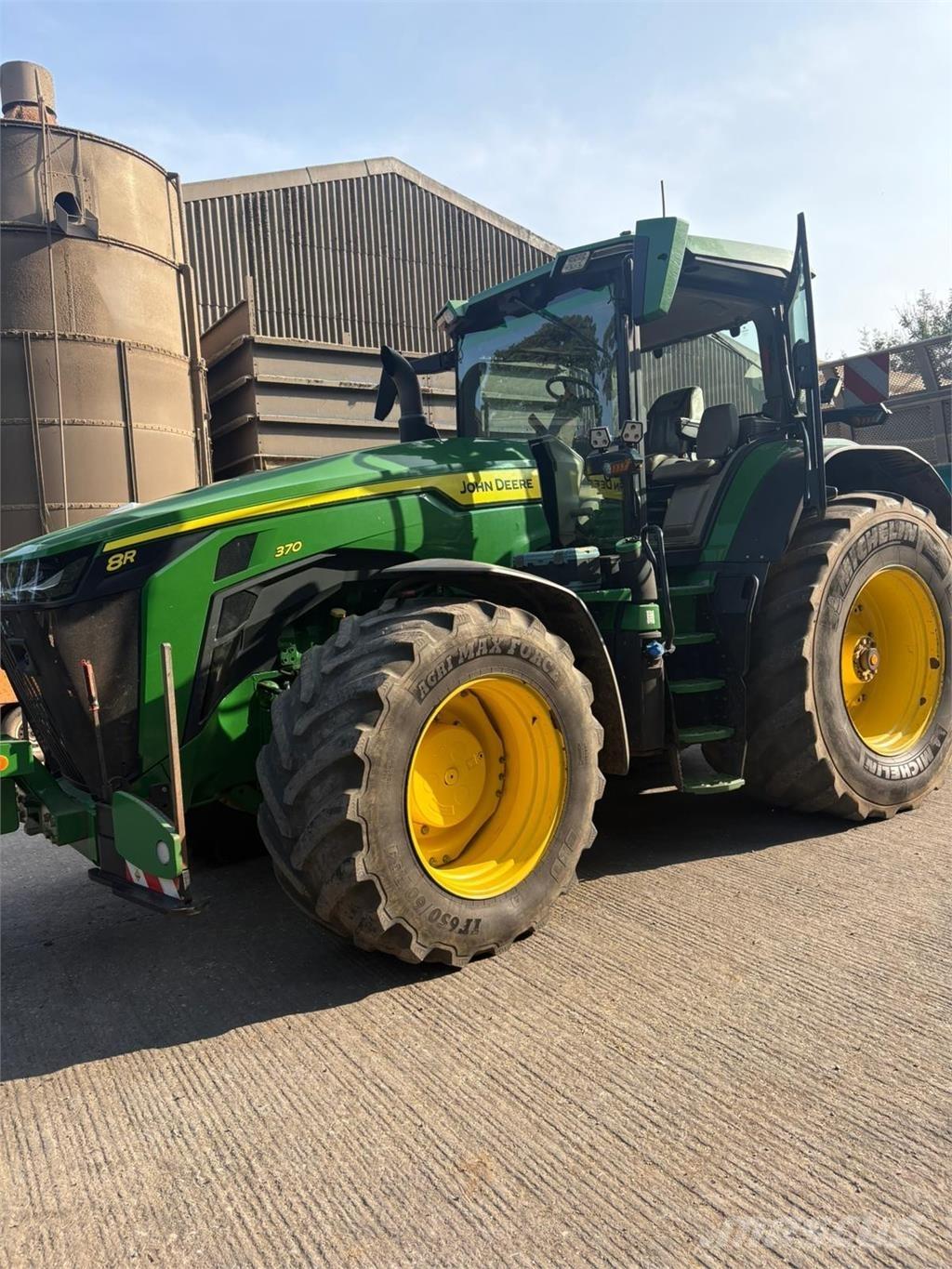 John Deere 8R 370 Tractoare