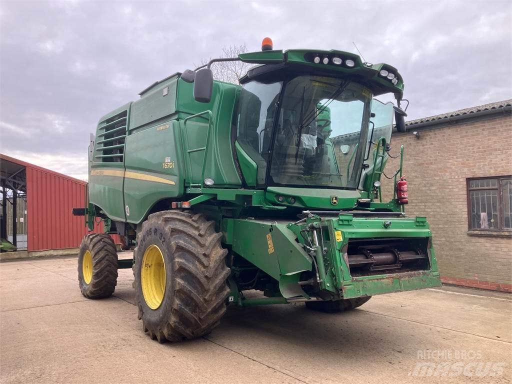 John Deere T670 HM Combine de secerat
