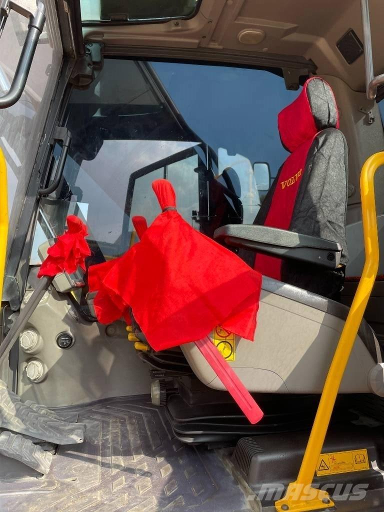 Volvo 220D Excavatoare pe șenile
