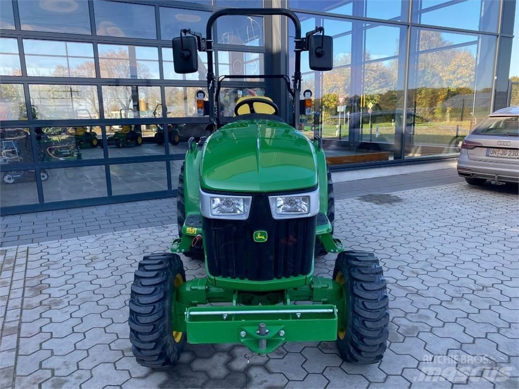 John Deere 3046R Tractoare
