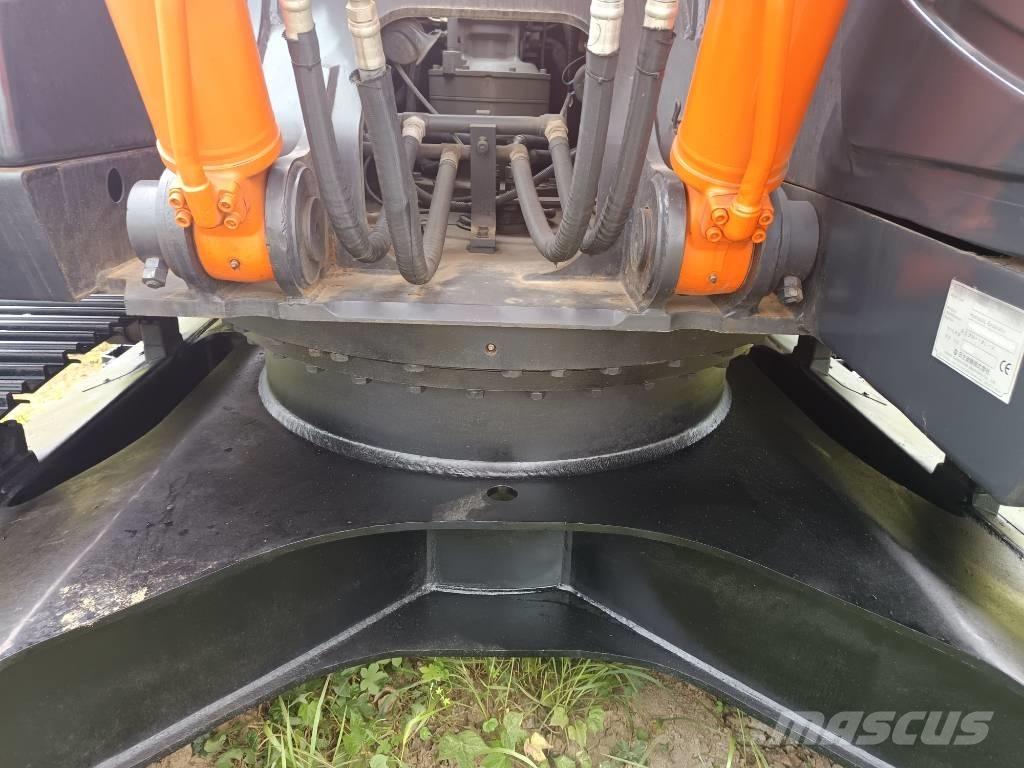 Hitachi ZX 210 Excavatoare pe șenile
