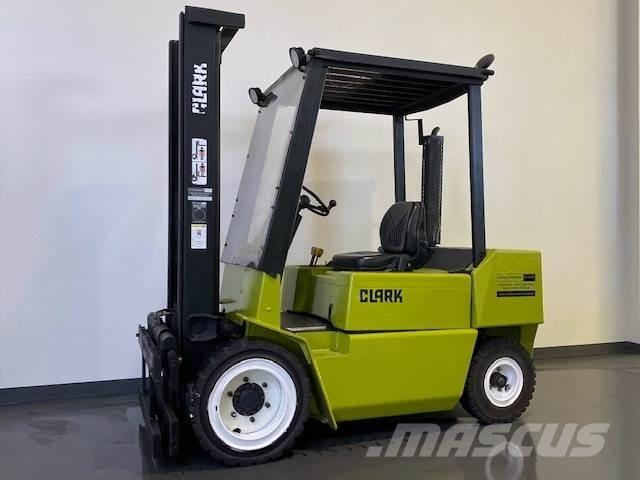 Clark DPM30N Stivuitor diesel
