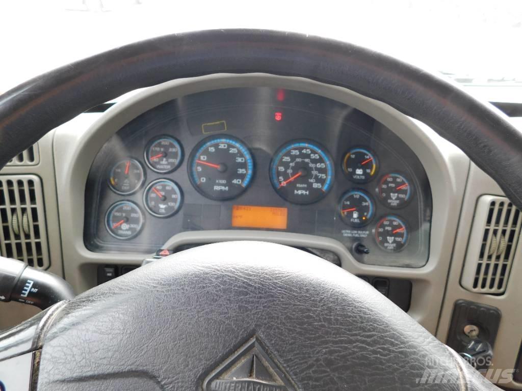 International 4300 Camion cadru container