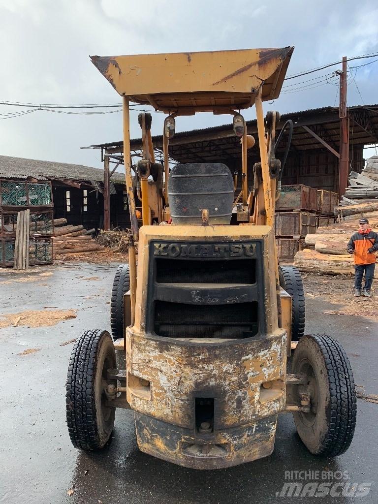 Komatsu SD25-1 Stivuitor cu catarg retractabil