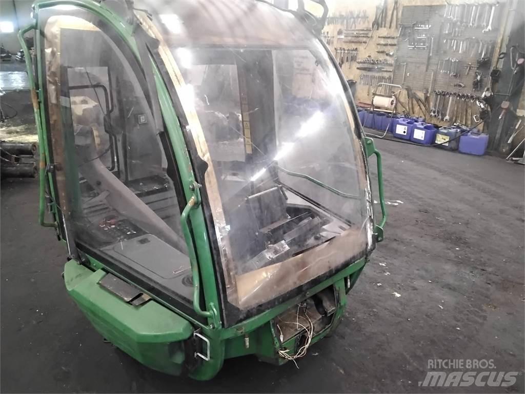 John Deere 1270E Cabine si interior