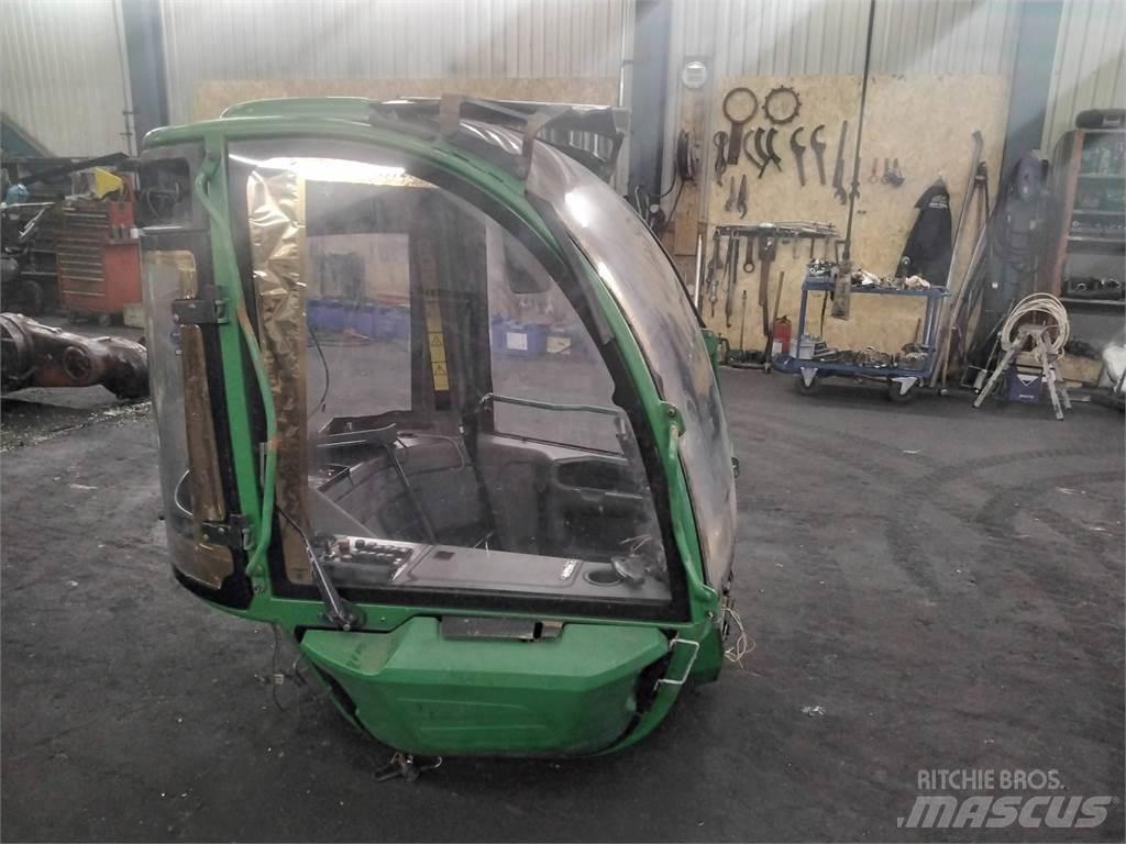 John Deere 1270E Cabine si interior