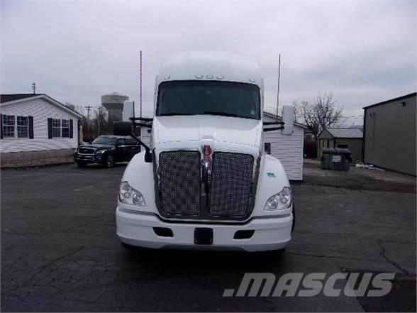 Kenworth T680 Autotractoare