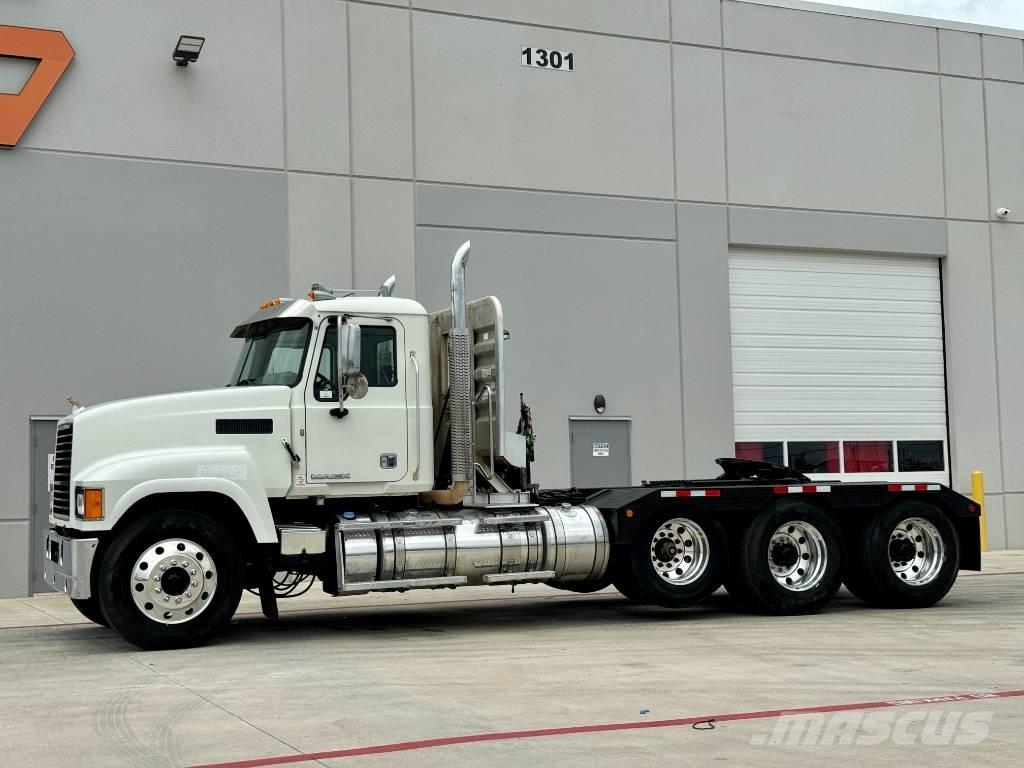 Mack CHU 613 Autotractoare