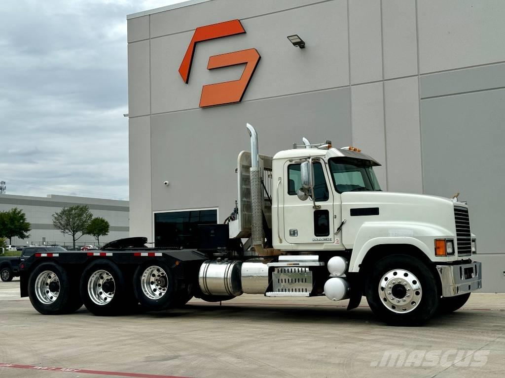 Mack CHU 613 Autotractoare