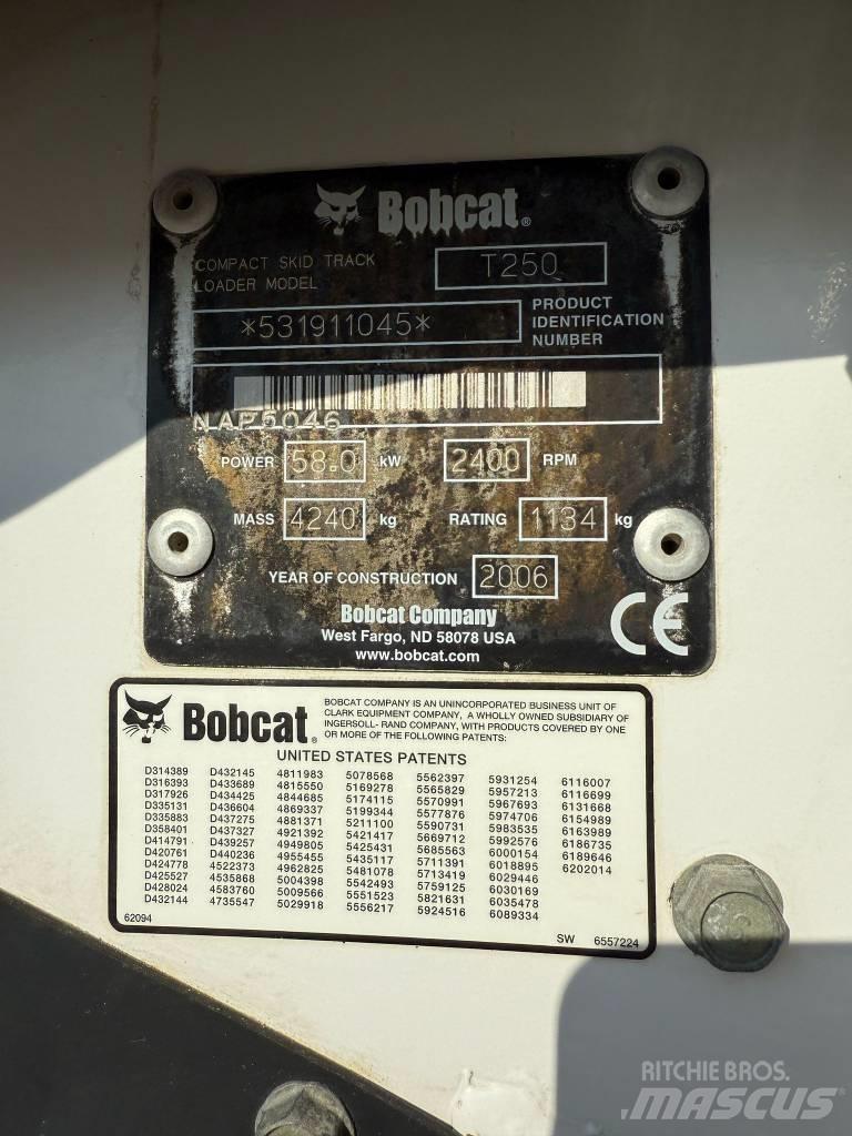 Bobcat T 250 Încarcatoare cu excavator
