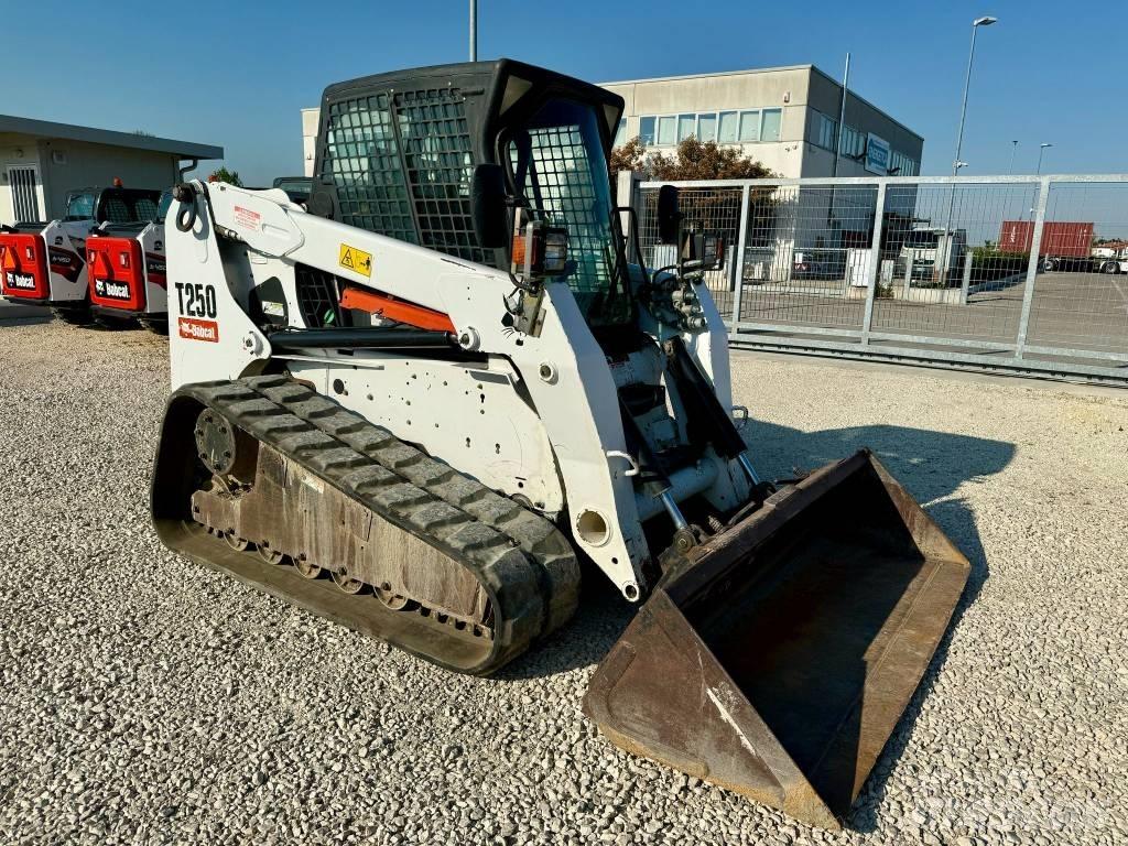 Bobcat T 250 Încarcatoare cu excavator