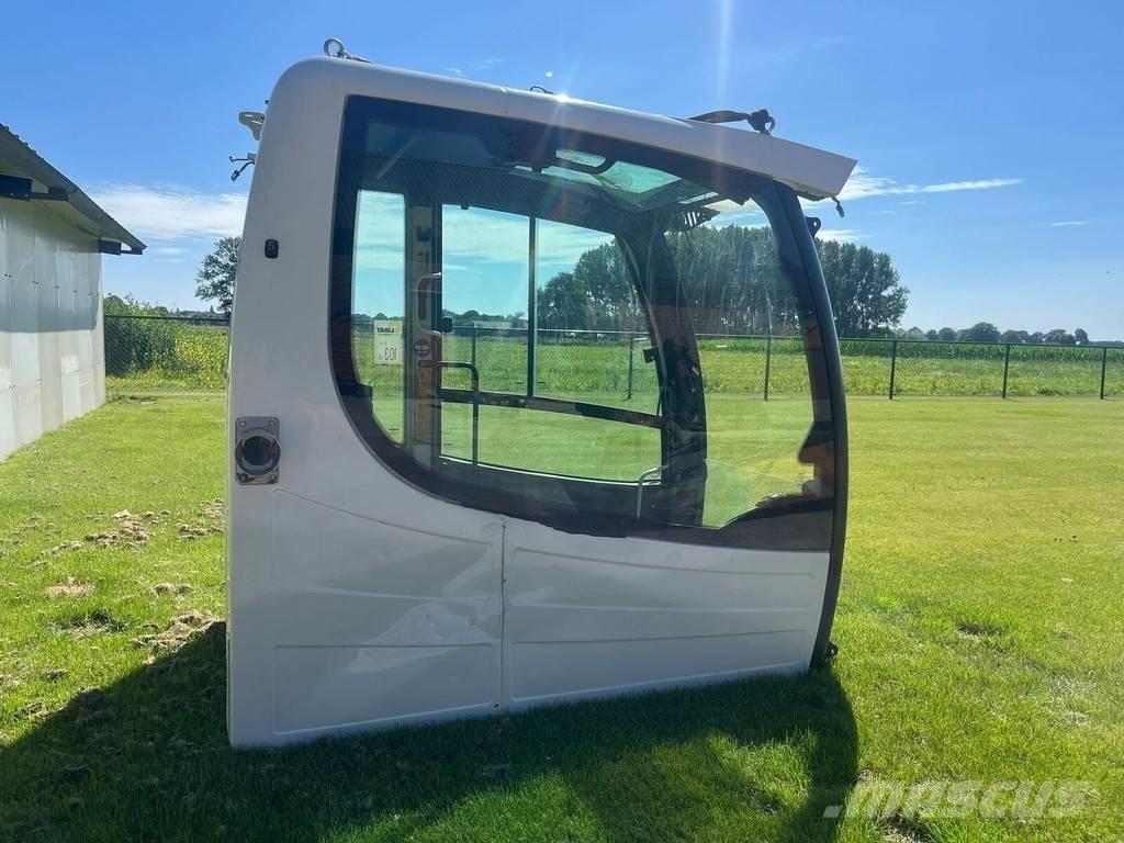 Liebherr 11407040 Cabine si interior