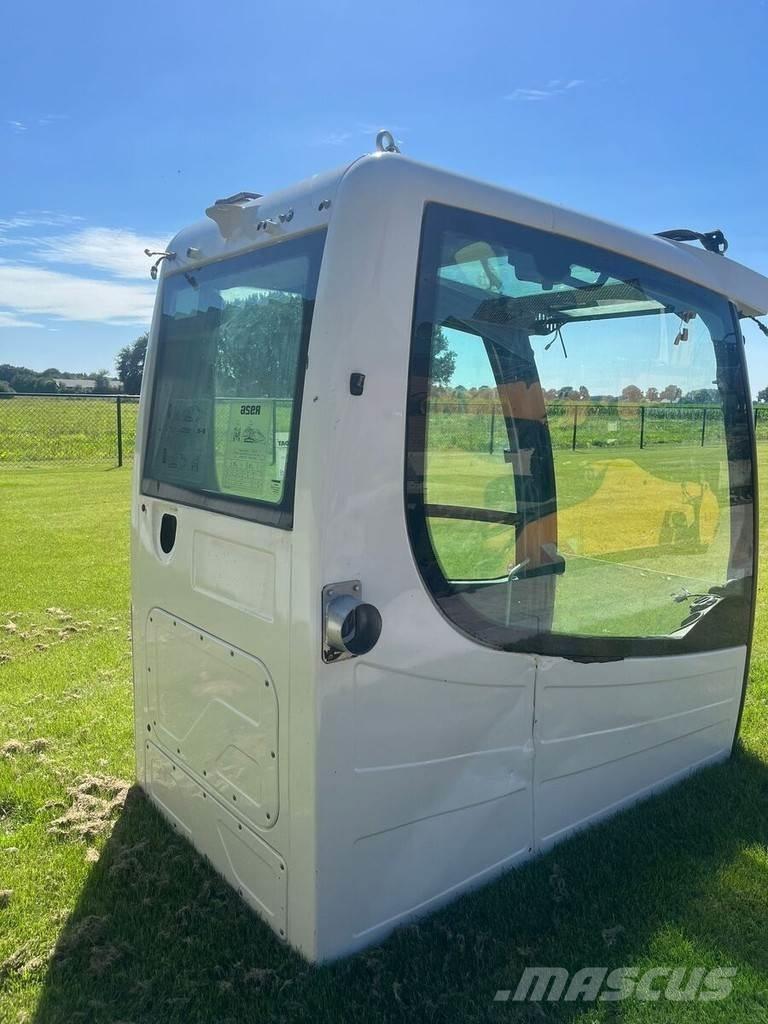 Liebherr 11407040 Cabine si interior