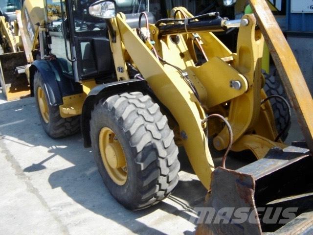 CAT 906 M Incarcator pe pneuri