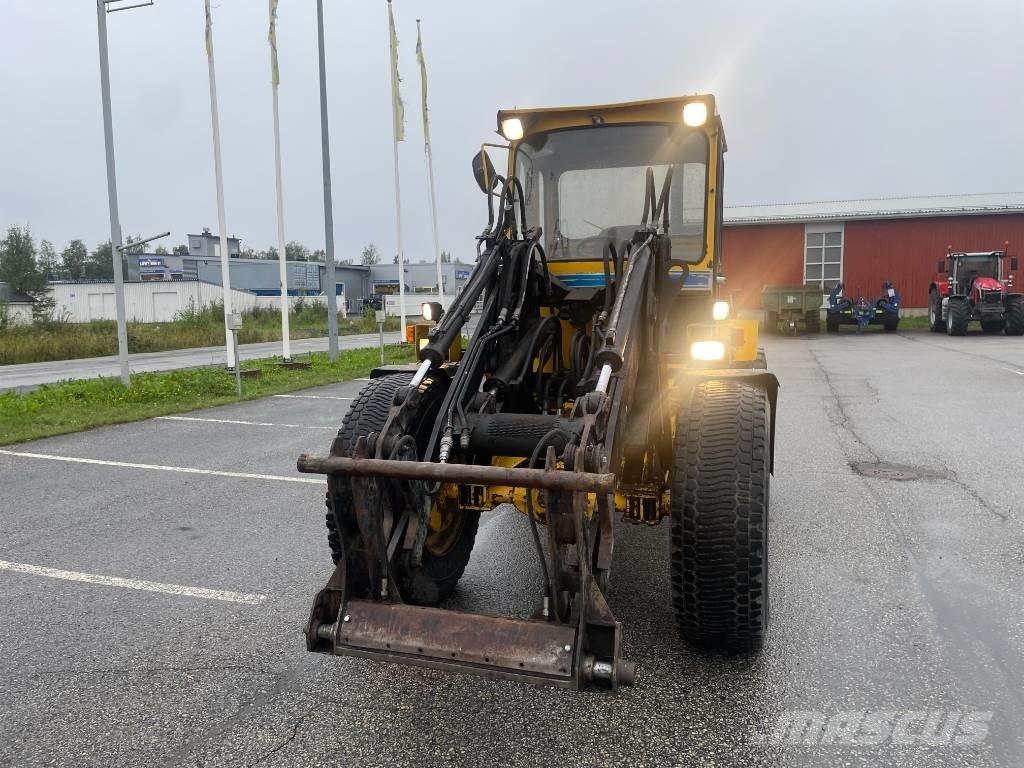 Volvo BM 4200 Incarcator pe pneuri
