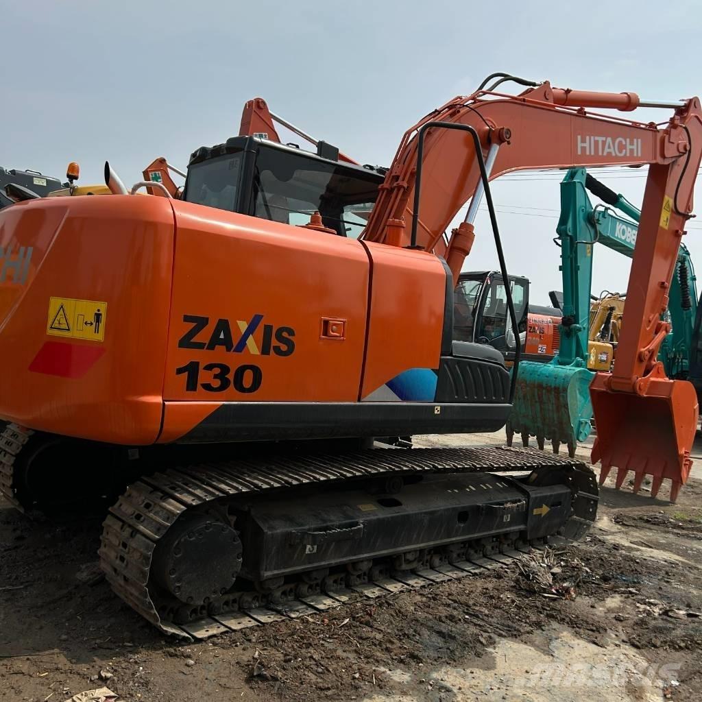 Hitachi 130 Excavatoare pe șenile
