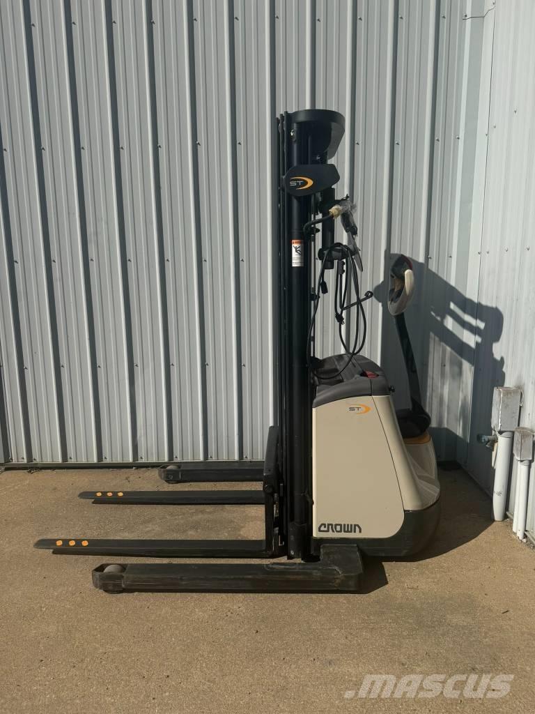 Crown ST3000-25 Stivuitor electric