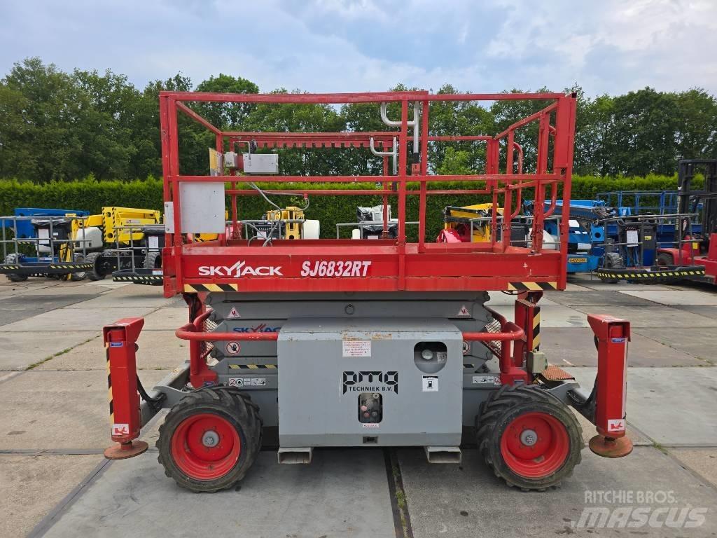 SkyJack SJ 6832 RT Platforme foarfeca