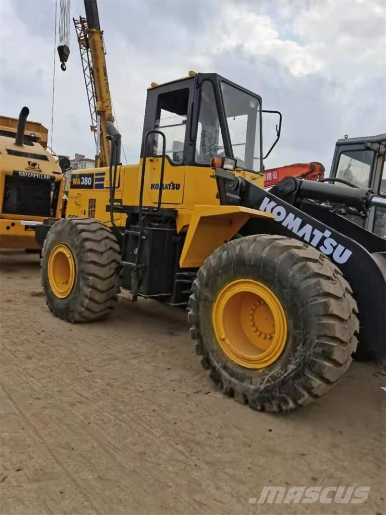 Komatsu WA 380 Incarcator pe pneuri