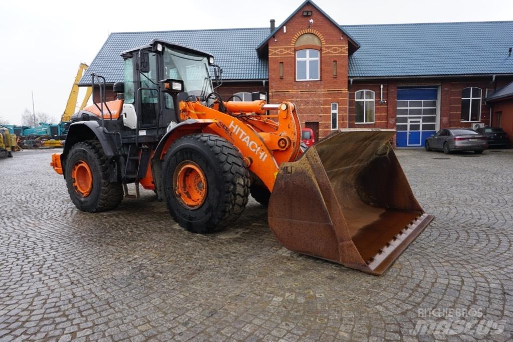 Hitachi ZW 220-5 B Incarcator pe pneuri